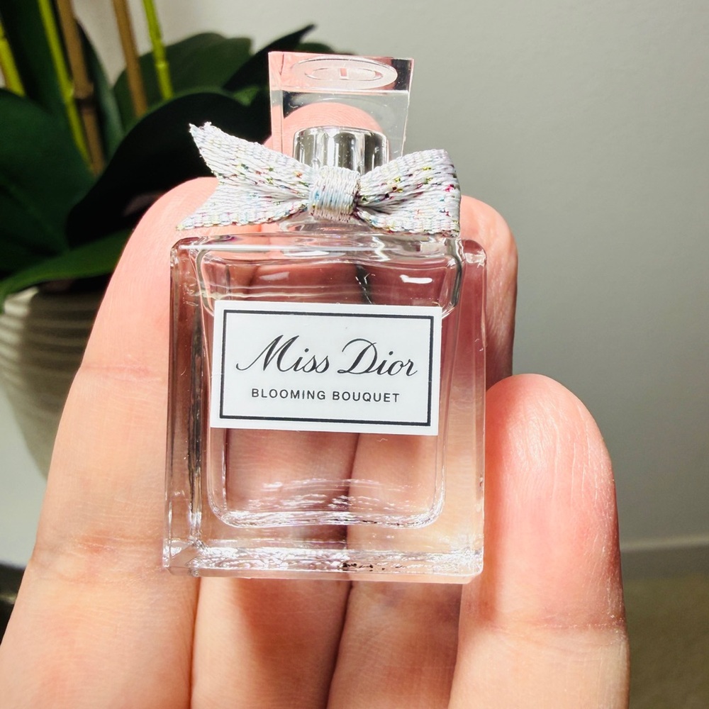 Miss Dior Blooming Bouquet Mini Eau de Toilette Bottle - Pale Pink Ribbon